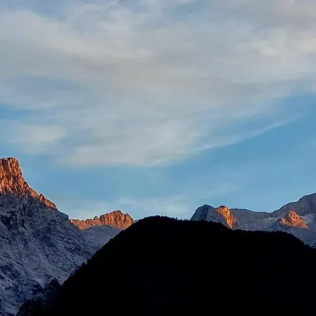 Comfy Mountain Nest بيت للعطل